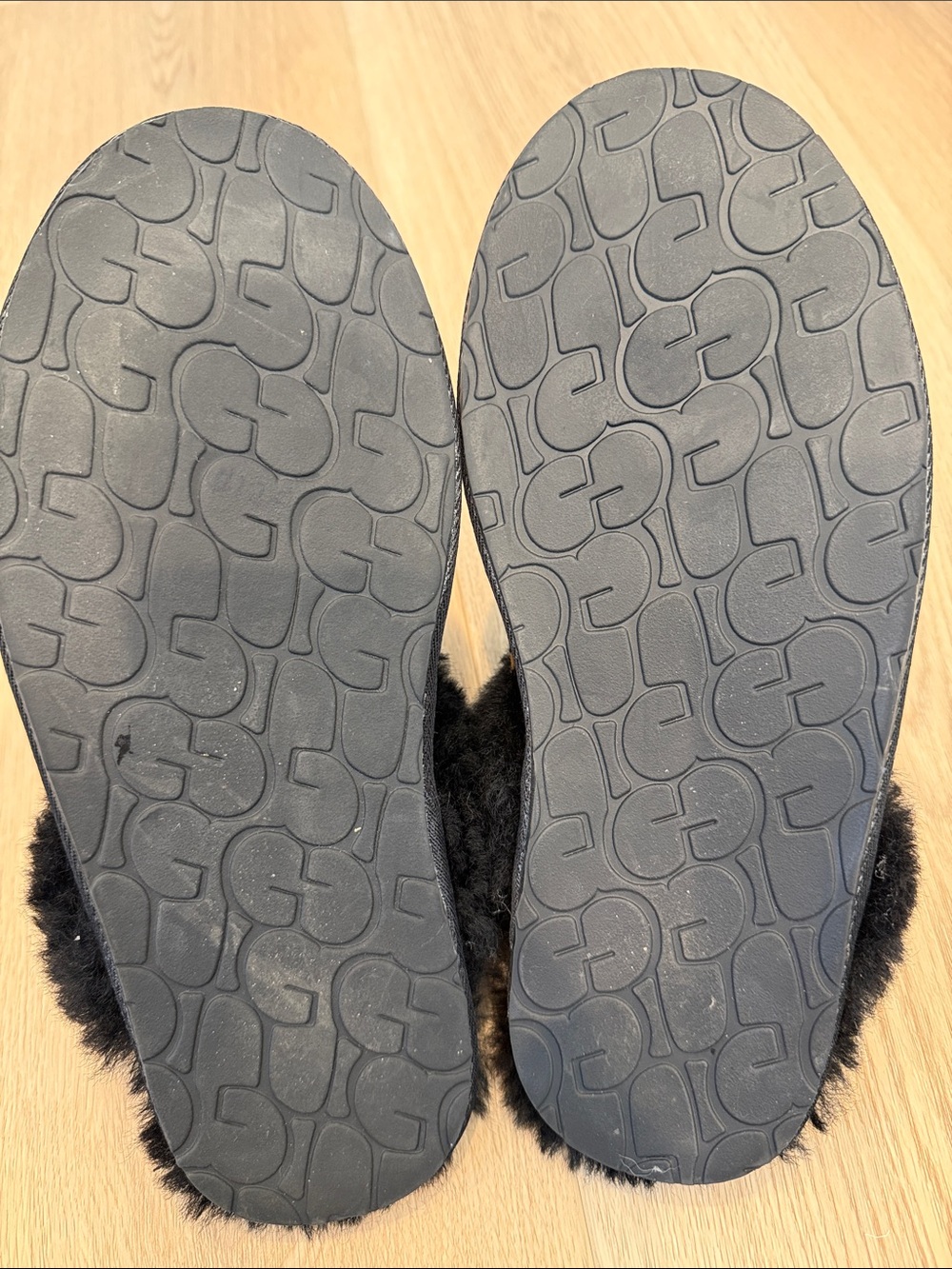 UGG Scuffette Leopard Print
Shearling
Slippers Women's
Size 8 - Picture 5 of 5